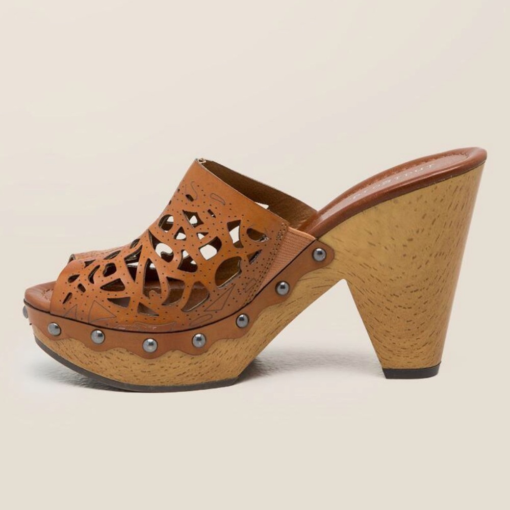 NIB Cognac Laser Cut Wooden Platform Mule Clog - Picture 3 of 7